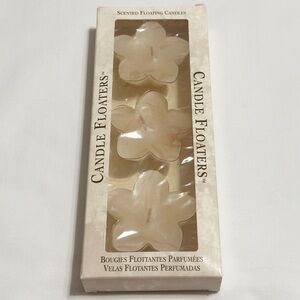 Candle Floaters 3 Pack Flower Shape Gardenia Scent Floating Candles - New in Box